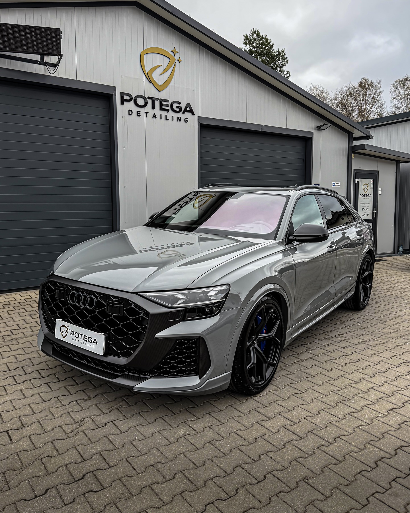 Audi RSQ8 — mycie detailingowe przed studiem Potęga Detailing